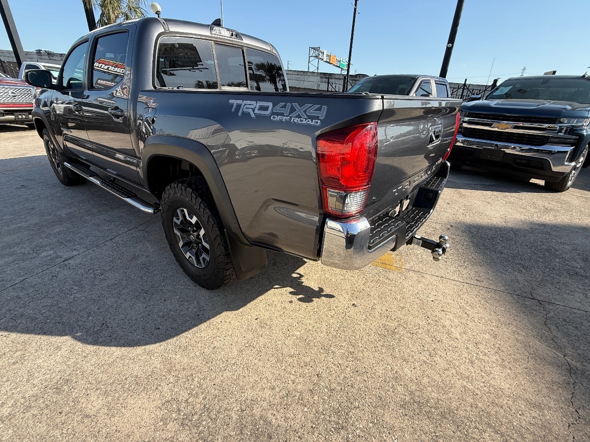 2016 Toyota Tacoma TRD photo 9