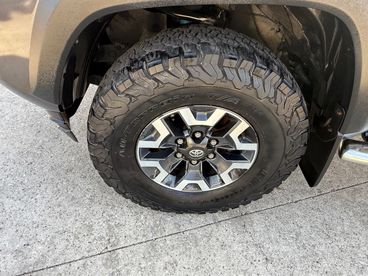 2016 Toyota Tacoma TRD photo 11