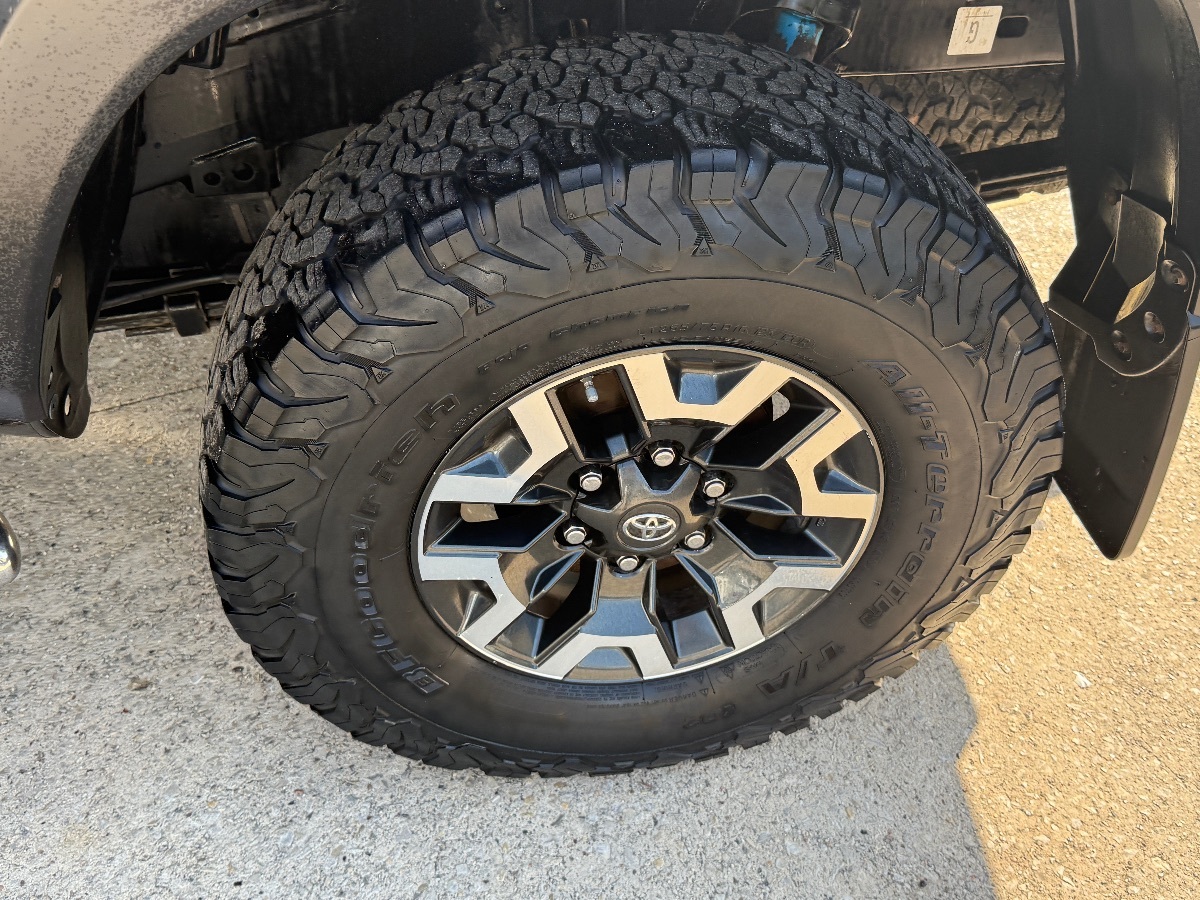 2016 Toyota Tacoma TRD photo 12