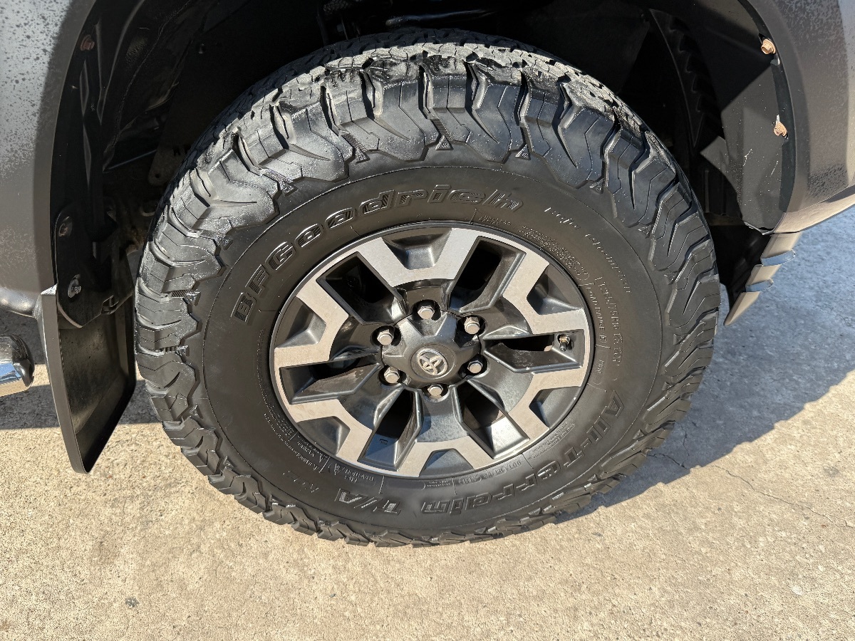2016 Toyota Tacoma TRD photo 14
