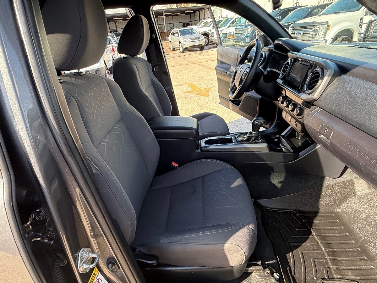 2016 Toyota Tacoma TRD photo 17