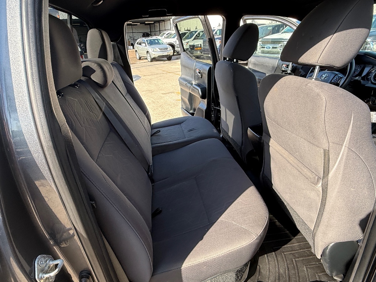 2016 Toyota Tacoma TRD photo 18