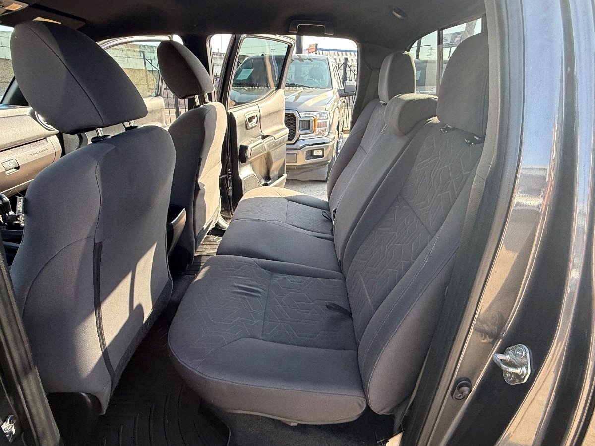 2016 Toyota Tacoma TRD photo 19