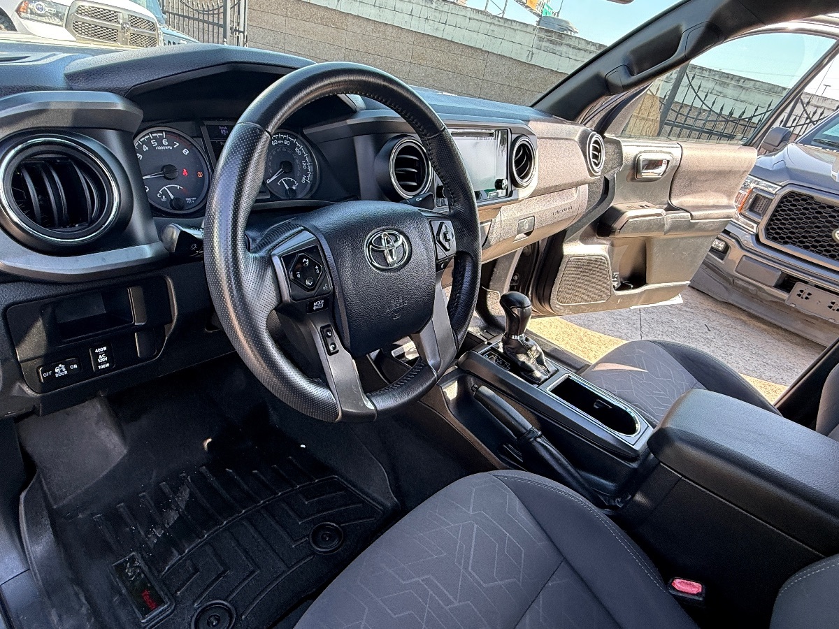 2016 Toyota Tacoma TRD photo 23