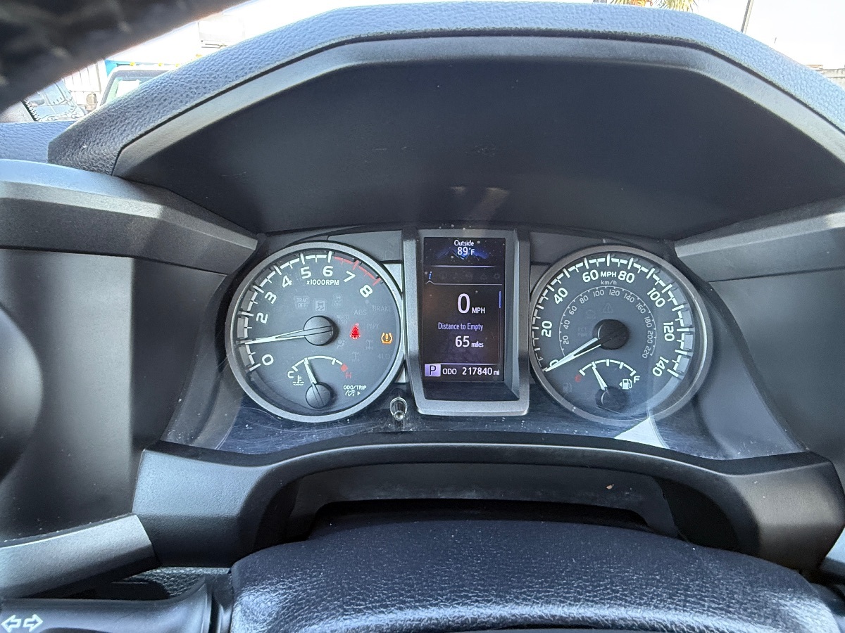2016 Toyota Tacoma TRD photo 25