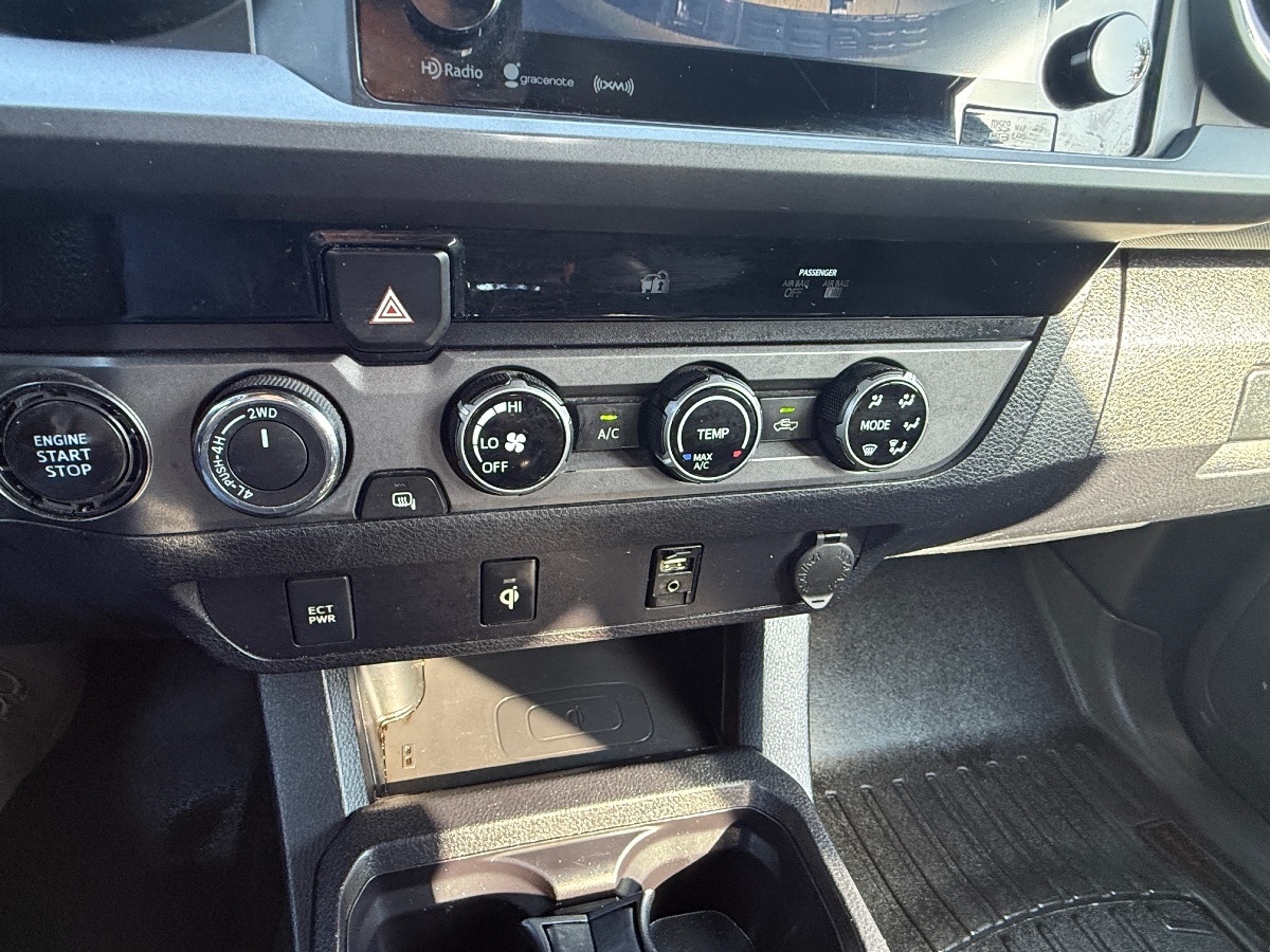 2016 Toyota Tacoma TRD photo 29