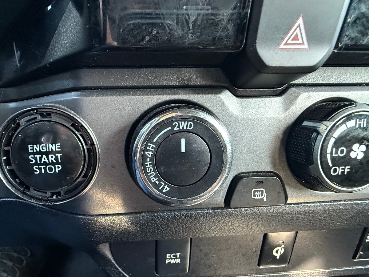 2016 Toyota Tacoma TRD photo 30