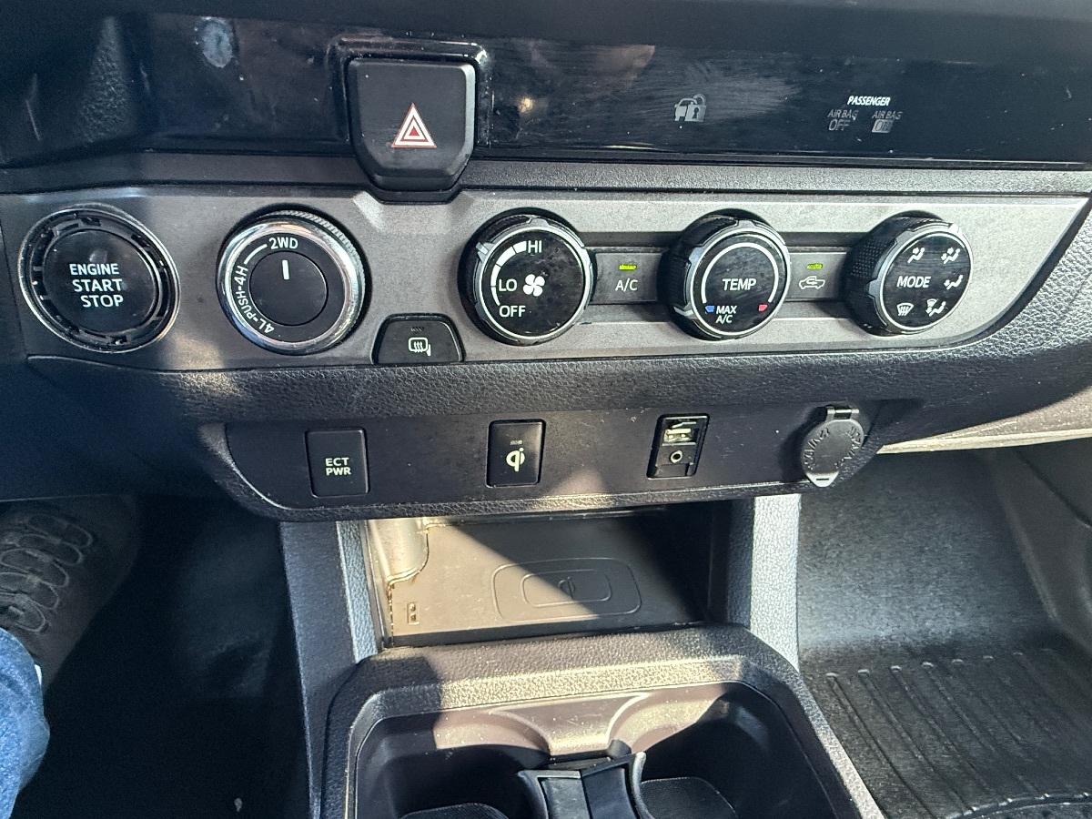 2016 Toyota Tacoma TRD photo 31