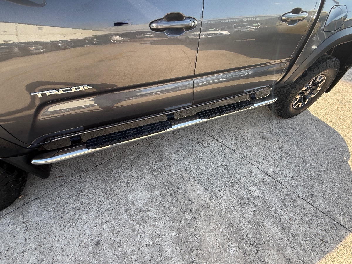 2016 Toyota Tacoma TRD photo 34