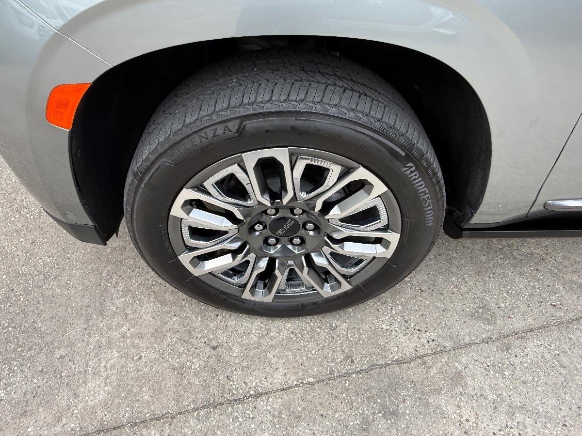 2024 GMC Yukon Denali Ultimate - Photo 9