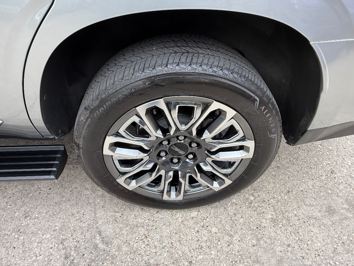 2024 GMC Yukon Denali Ultimate - Photo 11