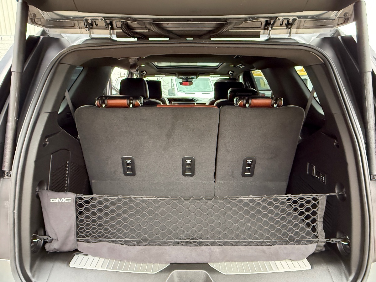 2024 GMC Yukon Denali Ultimate - Photo 12
