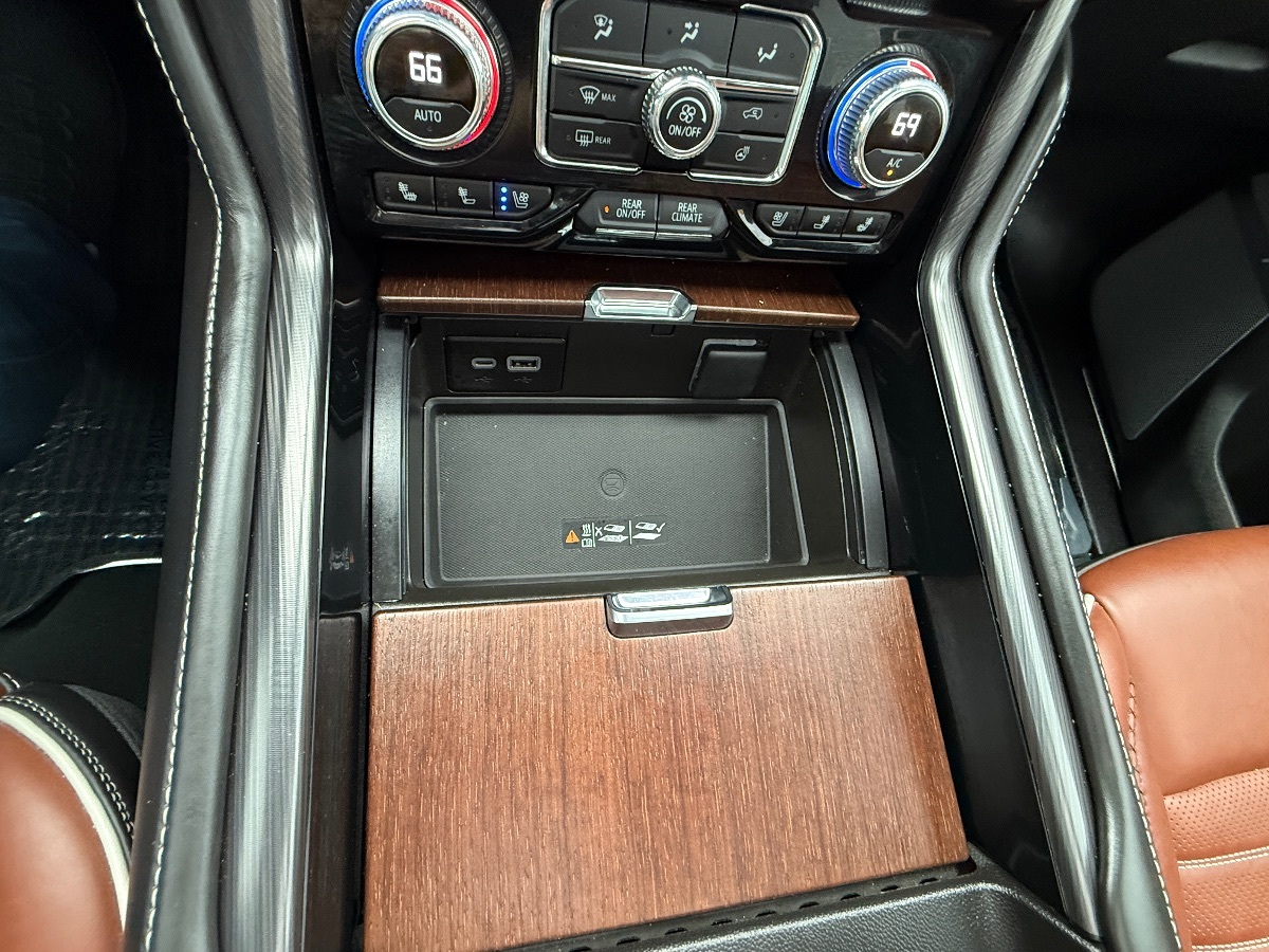 2024 GMC Yukon Denali Ultimate - Photo 35