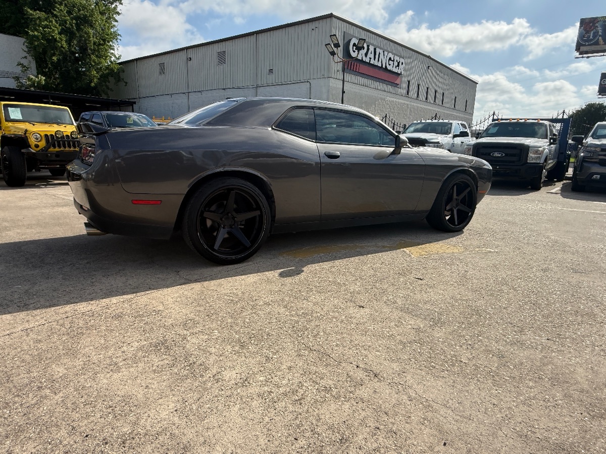 2019 Dodge Challenger SXT photo 3