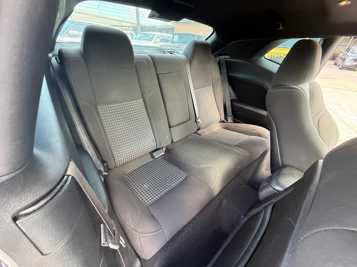 2019 Dodge Challenger SXT photo 13