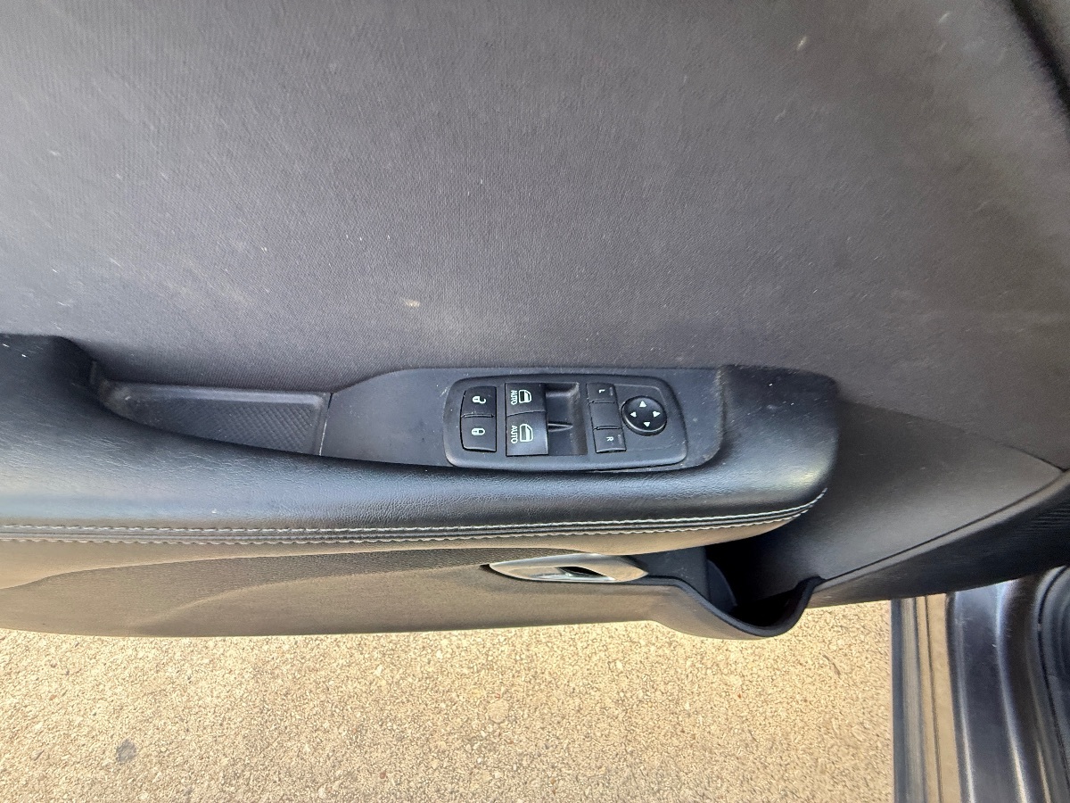 2019 Dodge Challenger SXT photo 14