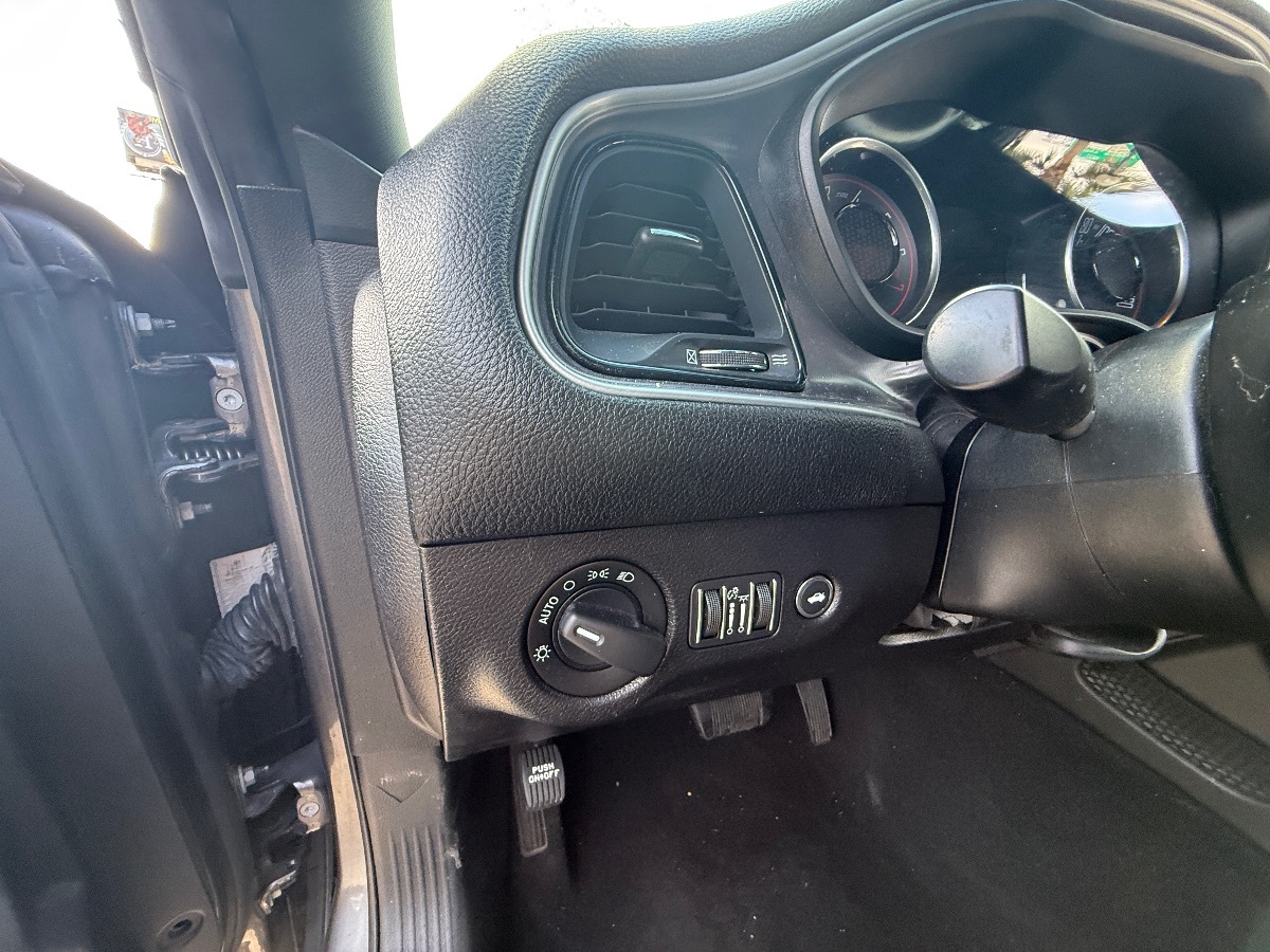 2019 Dodge Challenger SXT photo 15