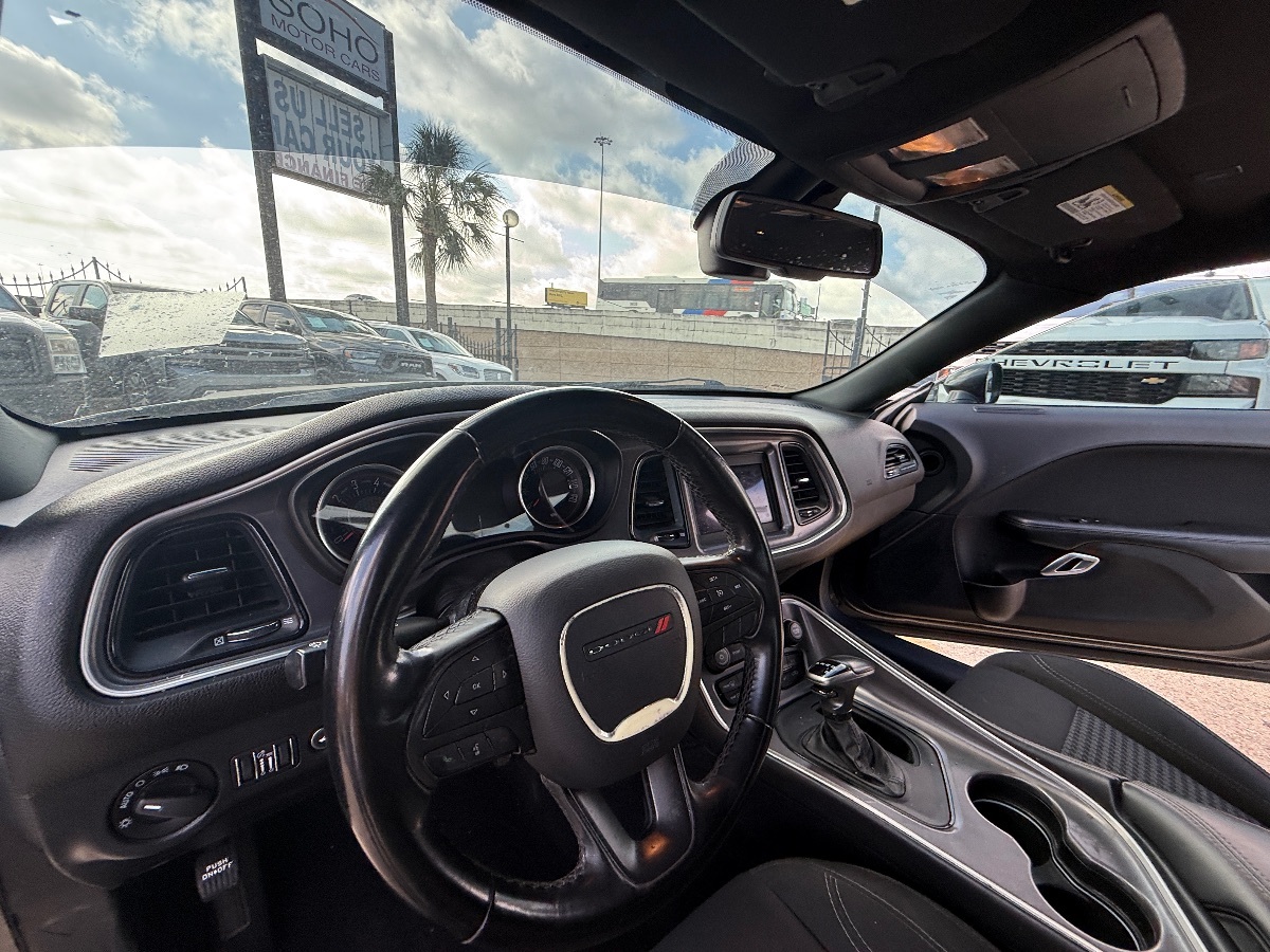 2019 Dodge Challenger SXT photo 17