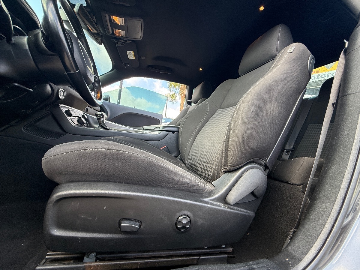 2019 Dodge Challenger SXT photo 18