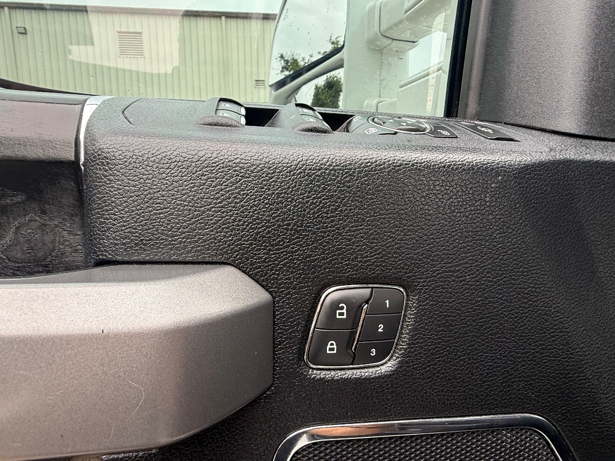 2019 Ford F-350 Platinum photo 30