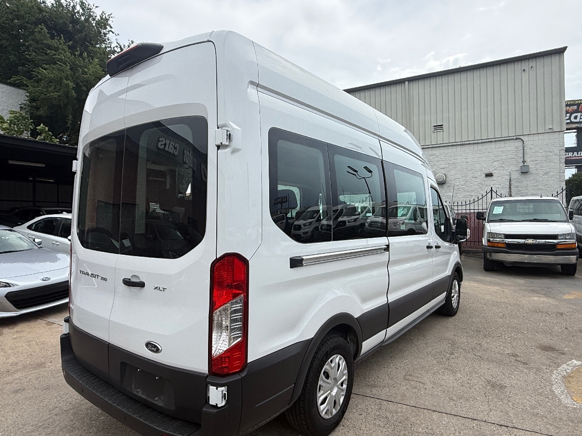 2023 Ford Transit XLT photo 3