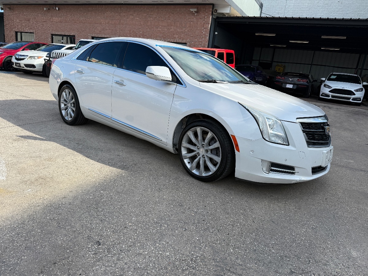 2017 Cadillac XTS Luxury photo 3