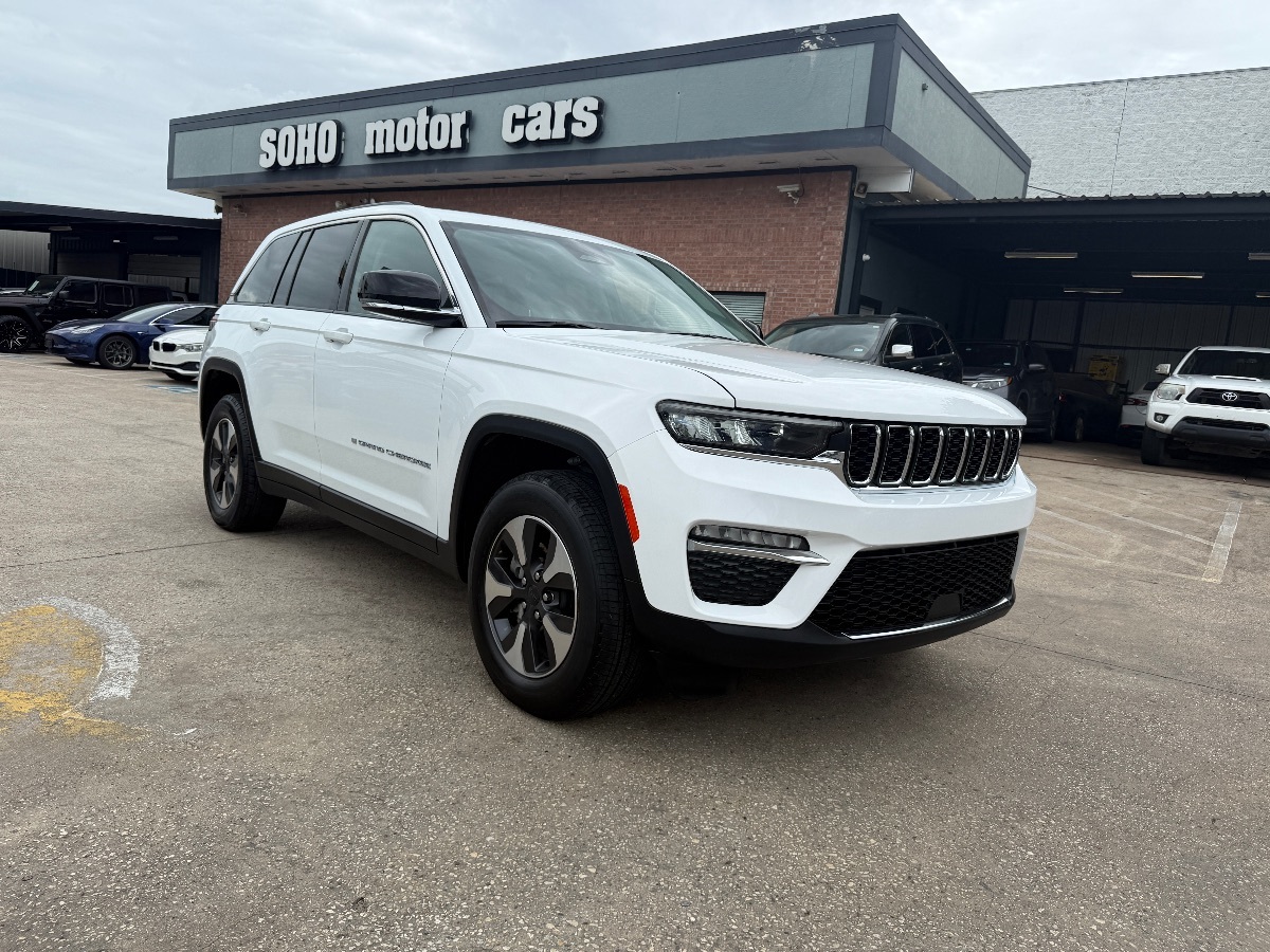 2023 Jeep Grand Cherokee 4xe photo 2
