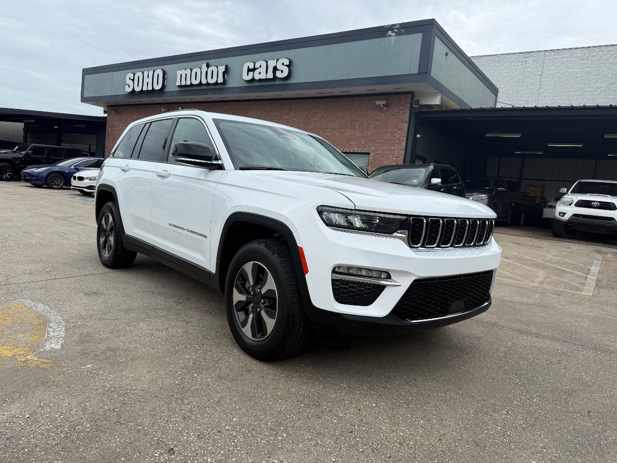 2023 Jeep Grand Cherokee 4xe photo 3
