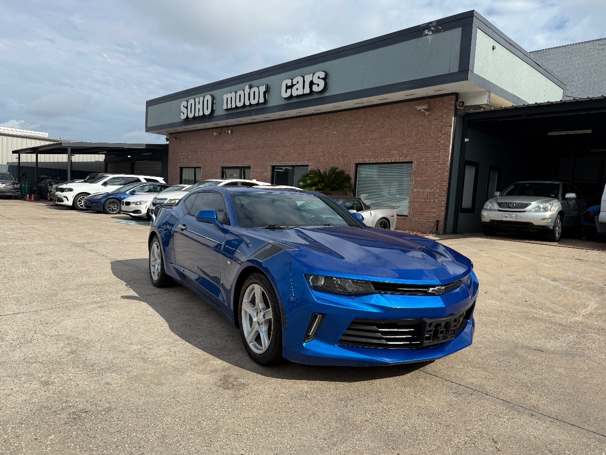 2018 Chevrolet Camaro 1LT photo 2