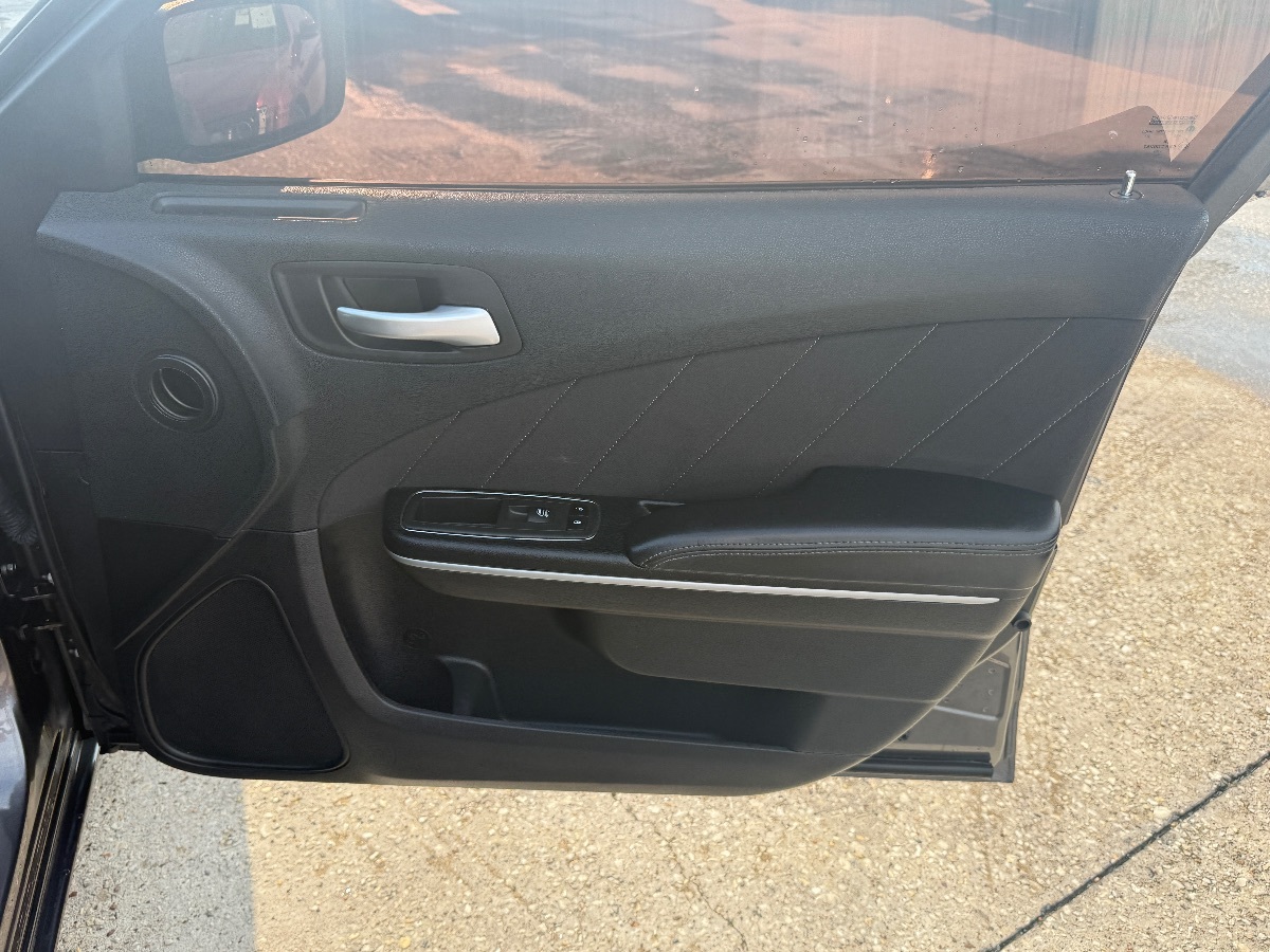2020 Dodge Charger SXT photo 11