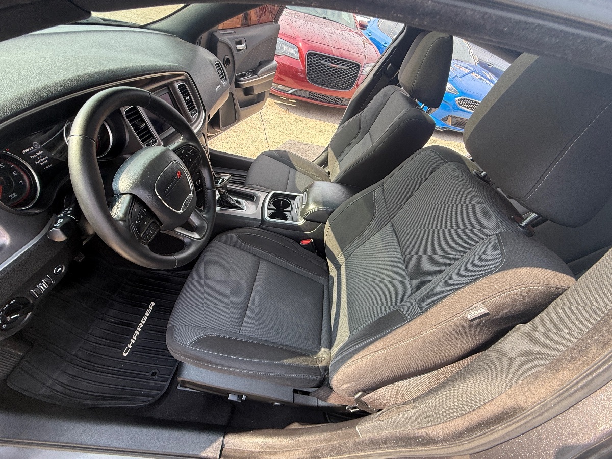 2020 Dodge Charger SXT photo 17