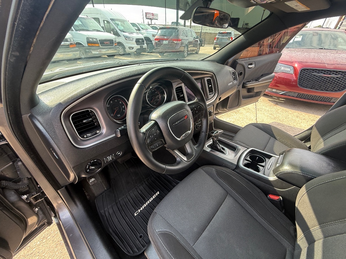 2020 Dodge Charger SXT photo 18