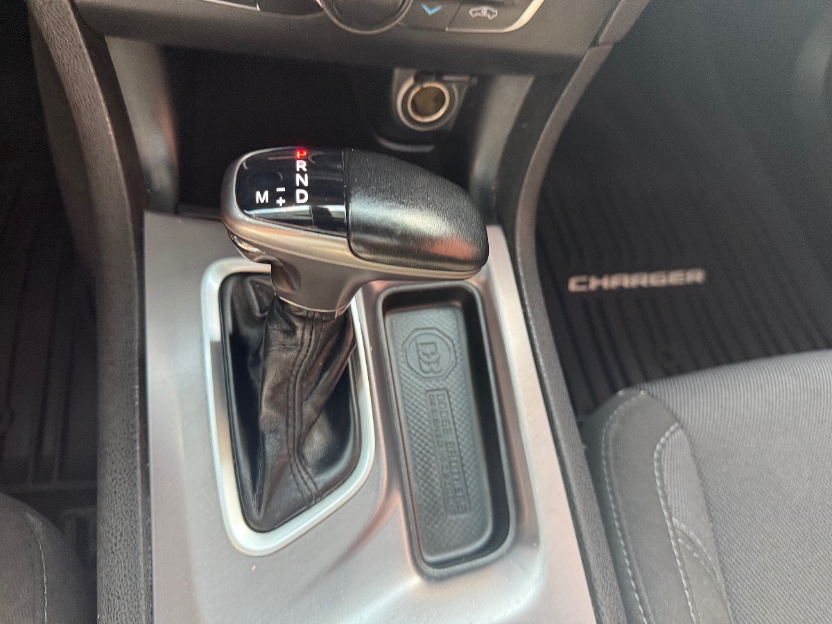 2020 Dodge Charger SXT photo 25