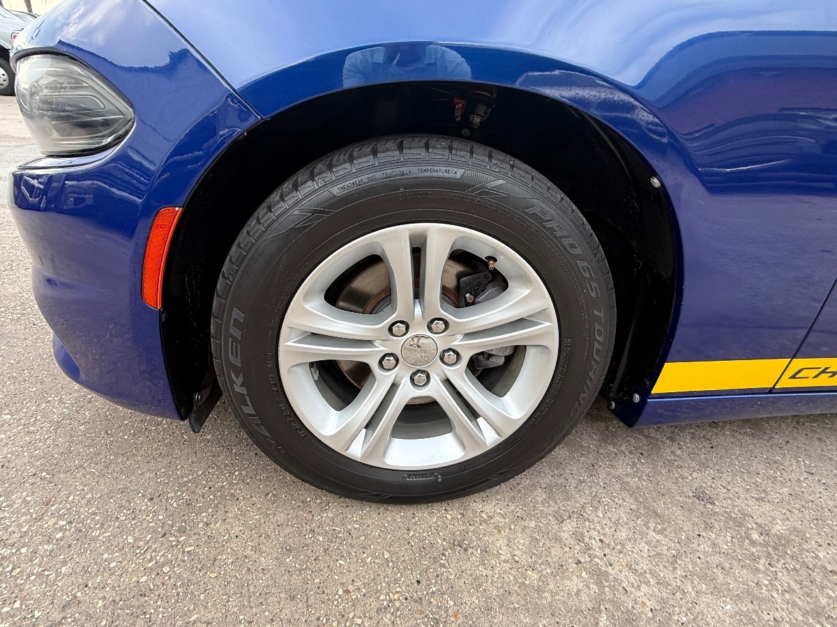 2019 Dodge Charger SXT photo 8