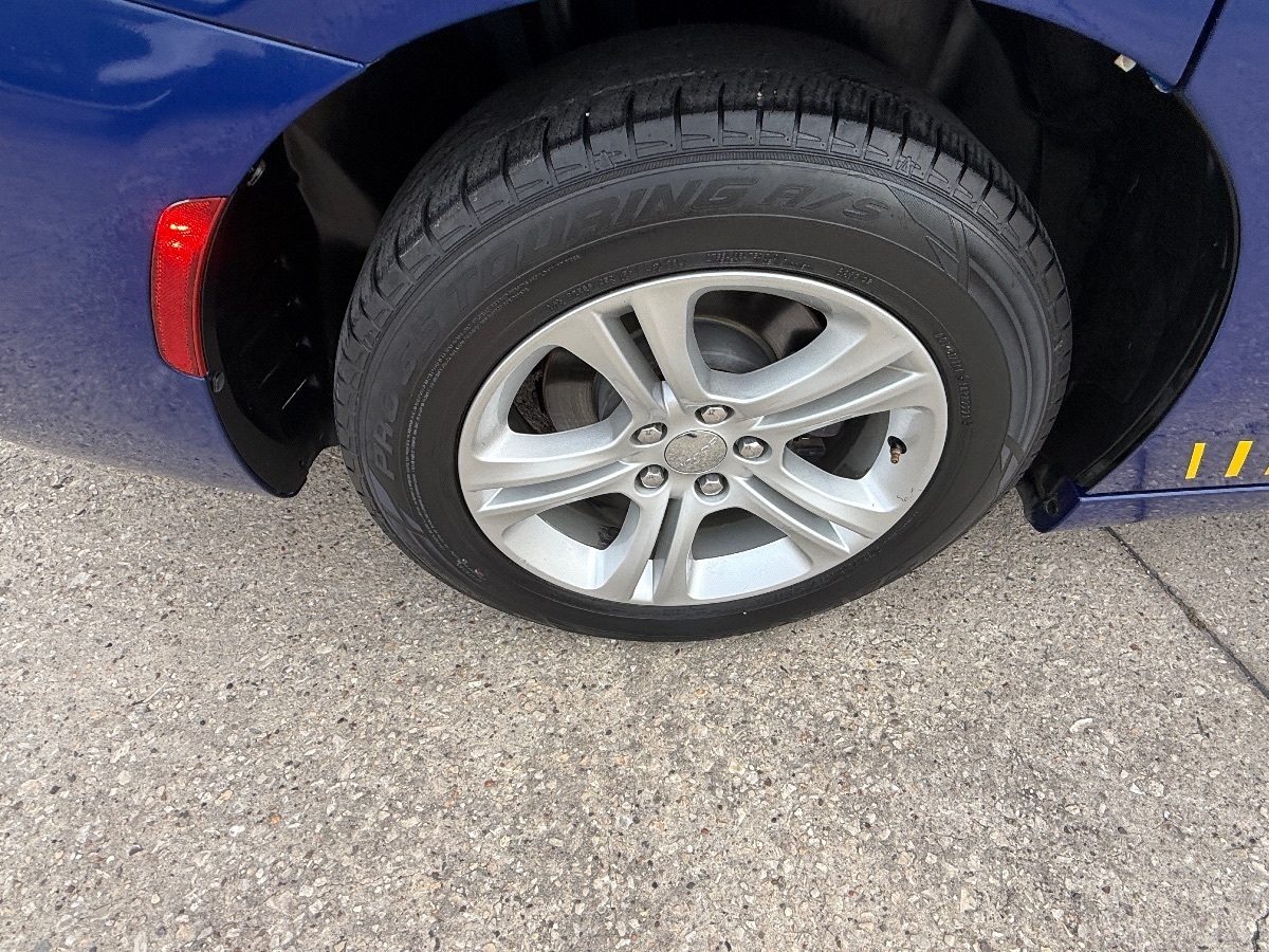 2019 Dodge Charger SXT photo 11