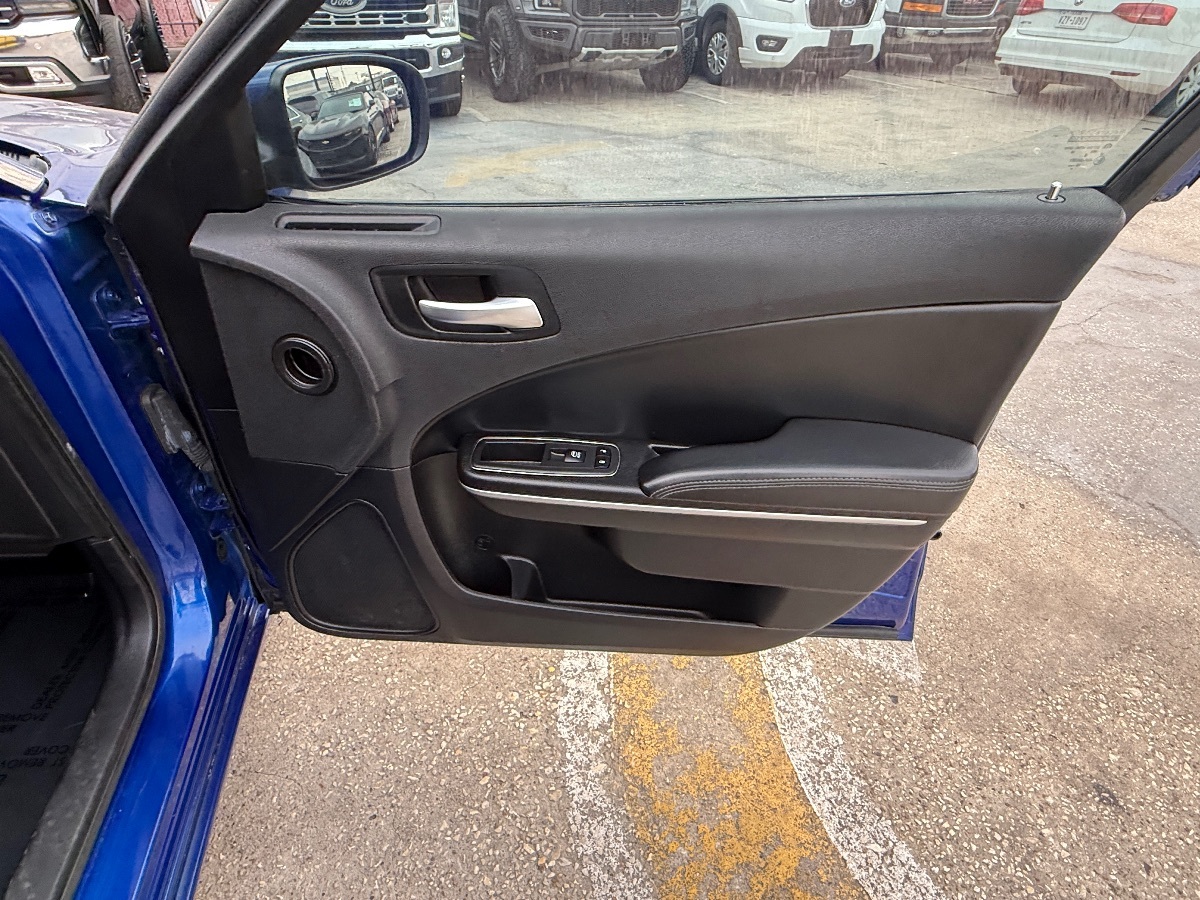 2019 Dodge Charger SXT photo 12