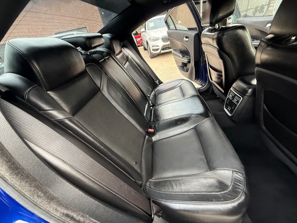 2019 Dodge Charger SXT photo 16