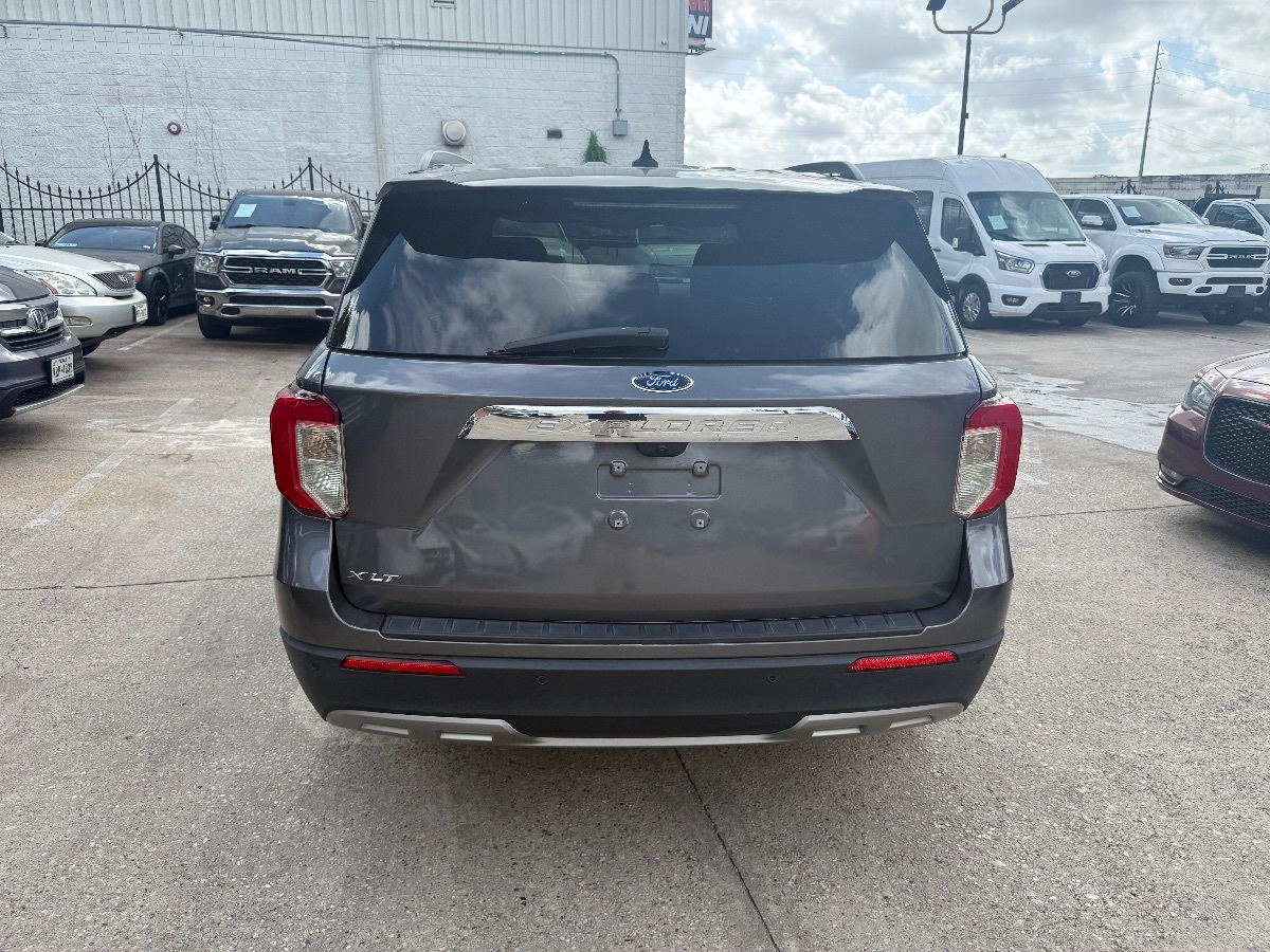 2024 Ford Explorer XLT photo 2