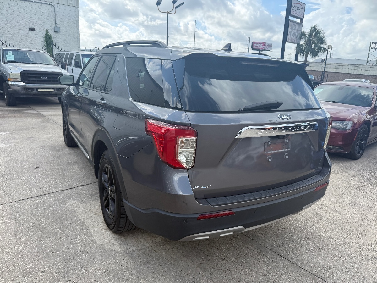 2024 Ford Explorer XLT photo 3