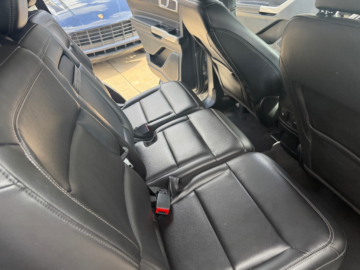 2024 Ford Explorer XLT - Photo 16