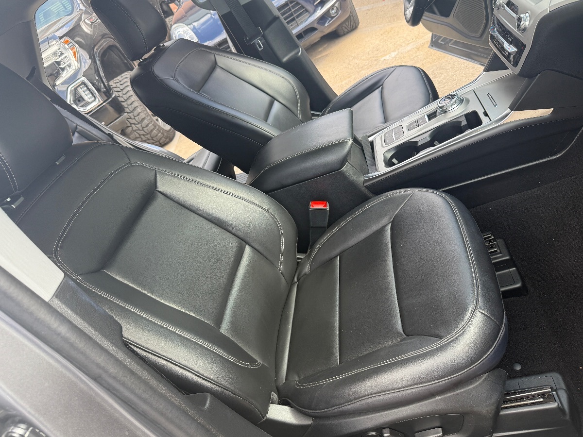 2024 Ford Explorer XLT - Photo 15