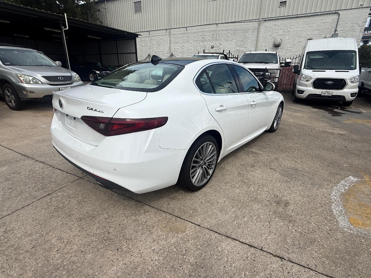 2018 Alfa Romeo Giulia Ti photo 4