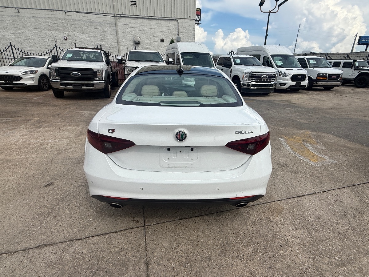 2018 Alfa Romeo Giulia Ti photo 5