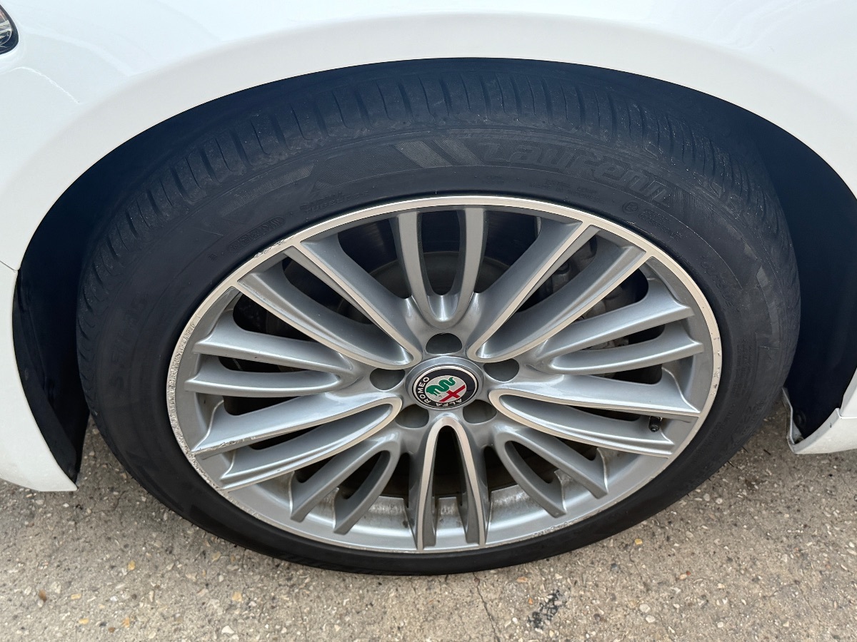 2018 Alfa Romeo Giulia Ti photo 9