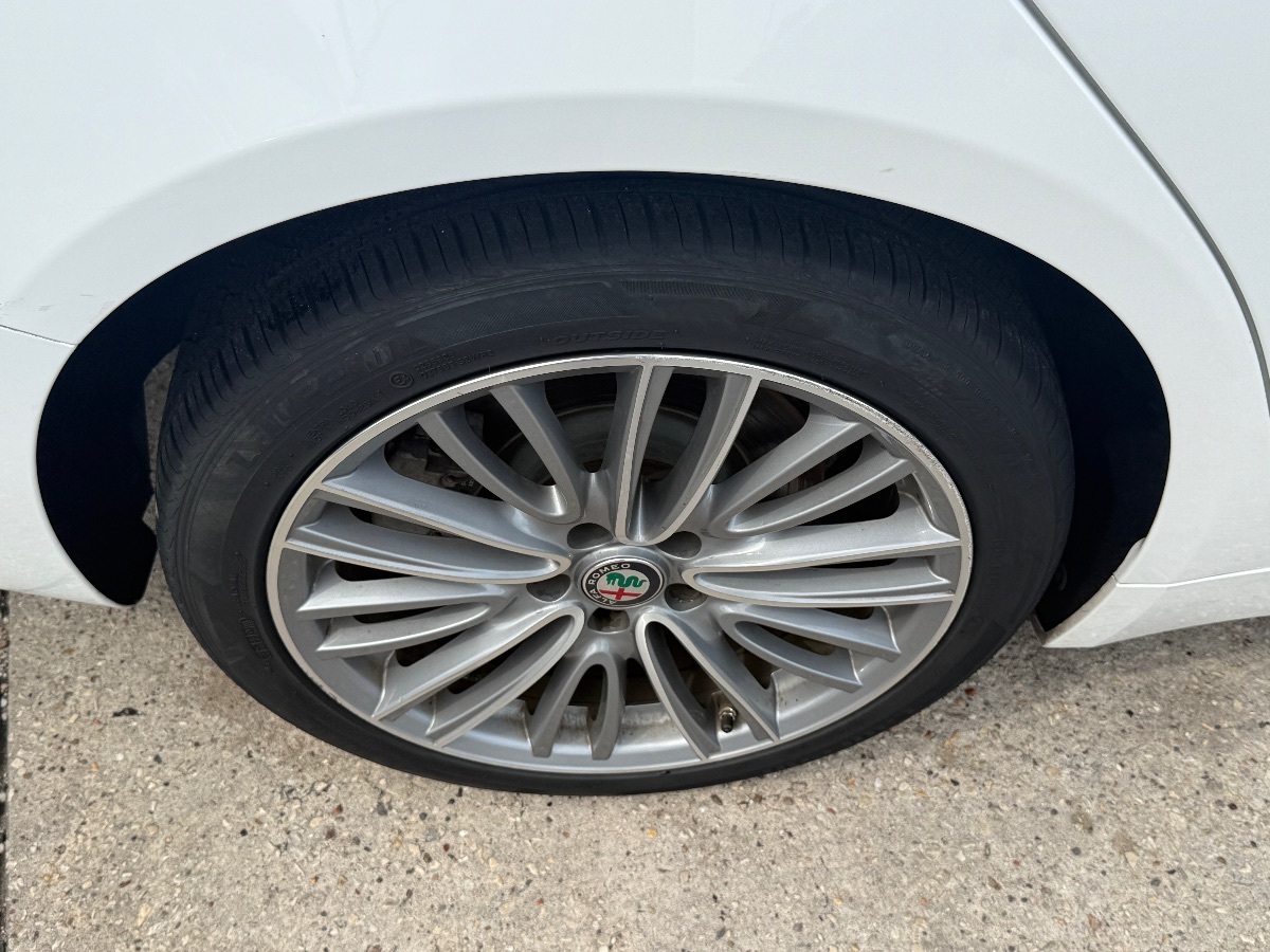 2018 Alfa Romeo Giulia Ti photo 11