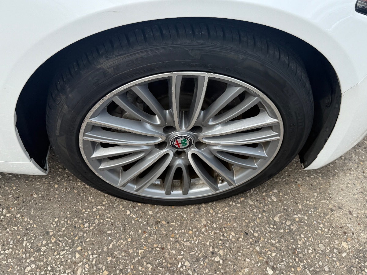 2018 Alfa Romeo Giulia Ti photo 12
