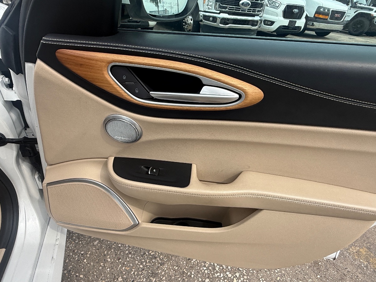 2018 Alfa Romeo Giulia Ti photo 15
