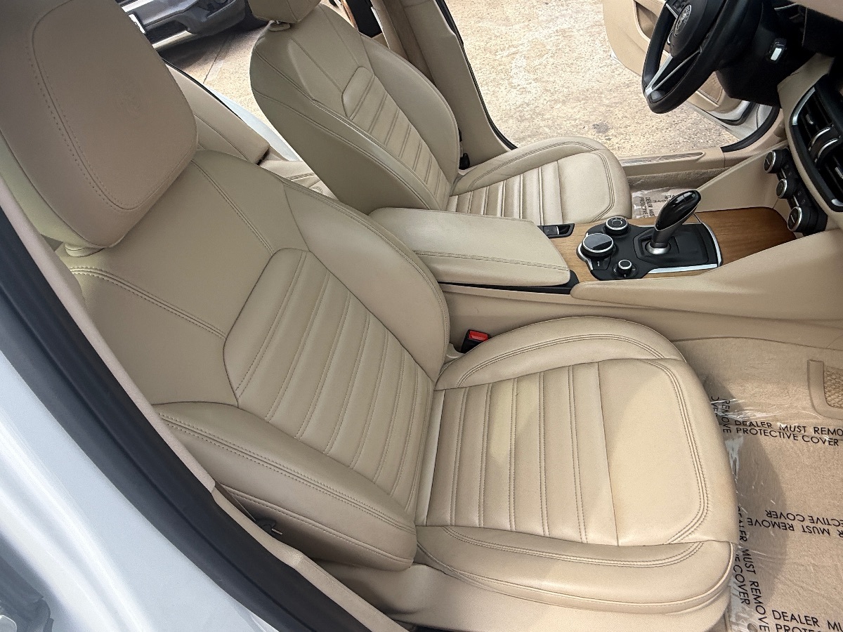 2018 Alfa Romeo Giulia Ti photo 17