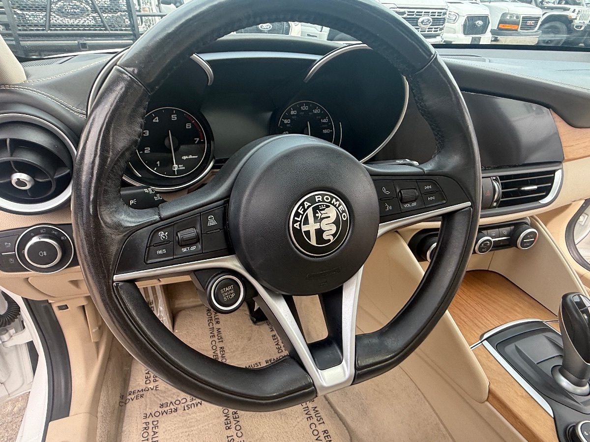 2018 Alfa Romeo Giulia Ti photo 23