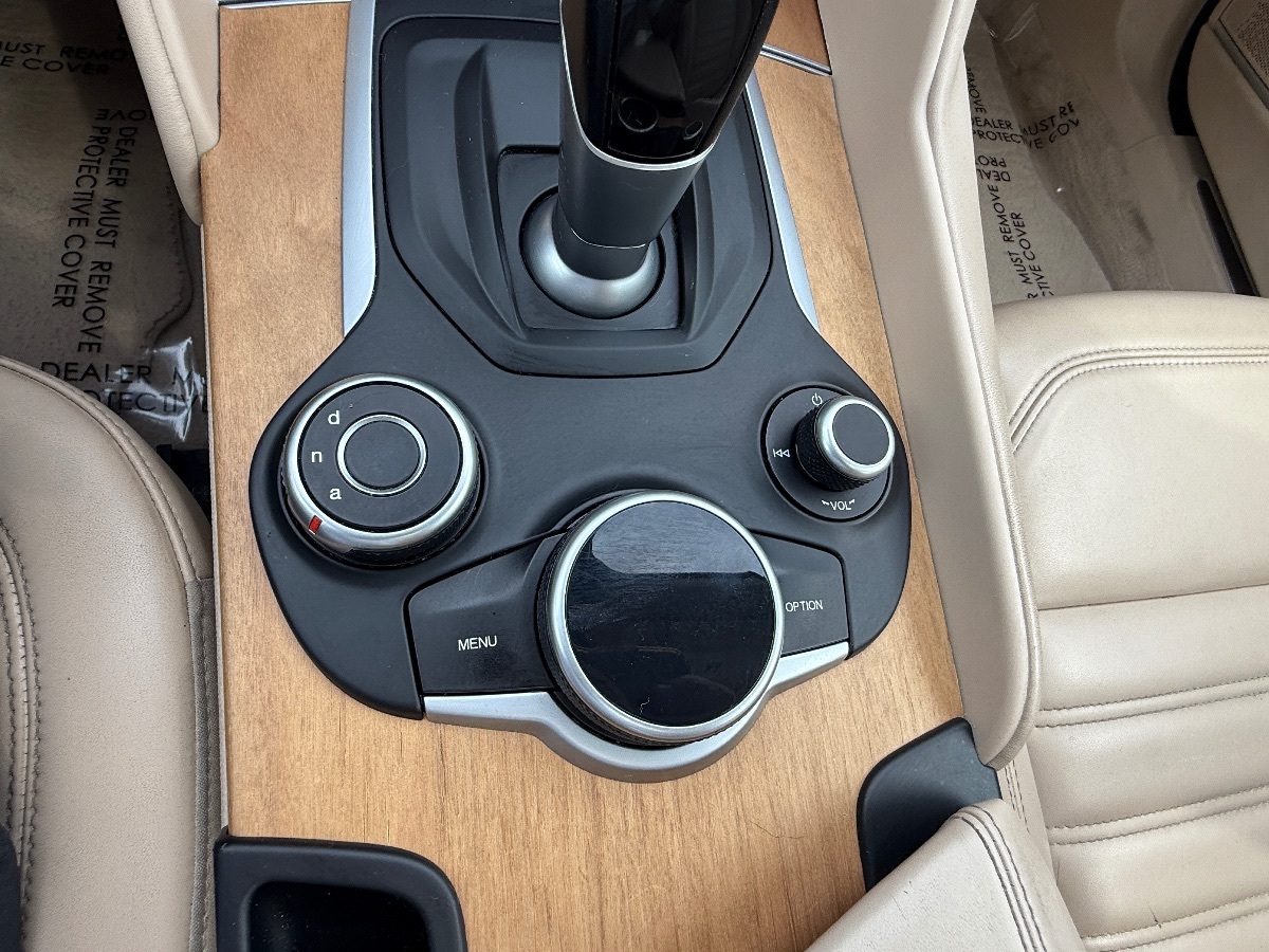 2018 Alfa Romeo Giulia Ti photo 30